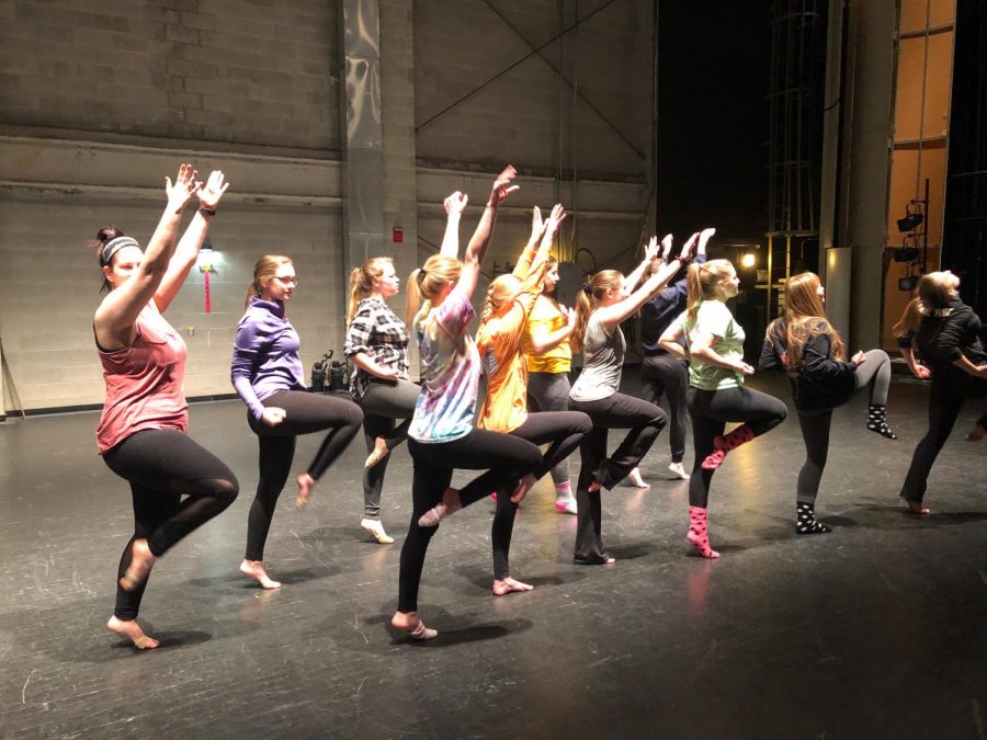Dancers+practice+%E2%80%9CLet%E2%80%99s+Get+Loud%2C%E2%80%9D+a+jazz+dance+choreographed+by+sophomore+Nicole+Fuschino.+Curtains+open+Feb.+2.