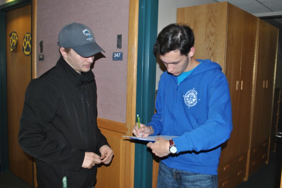 Austin+Checco+has+Living%2FLearning+Center+resident+Dylan+Tuttle+sign+a+petition+to+lobby+for+Pitt-Johnstown+administrators%E2%80%99+attention+to+living+conditions.