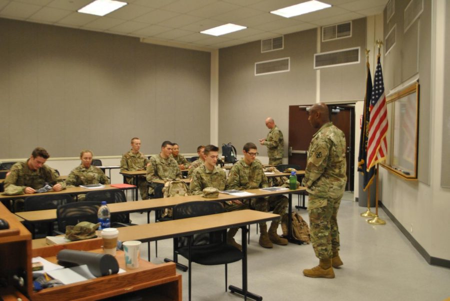Major+Bruce+Jordan+%28right%29+instructs+cadets+in+their+one+Pitt-Johnstown+lecture%2C+covering+topics+such+as+weapons+systems+and+land+navigation.