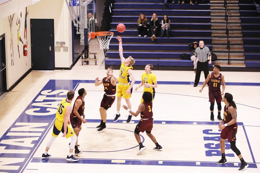 Joe+Batt+scores+with+little+challenge+to+help+the+Mountain+Cats+defeat+the+Golden+Knights+by+11+points+Feb.+2+at+the+Wellness+Center.