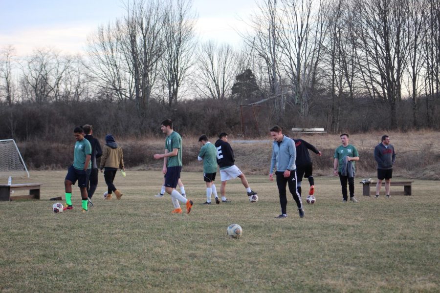 The+Pitt-Johnstown+men%E2%80%99s+soccer+team+at+the+Metlife+complex+April+2.